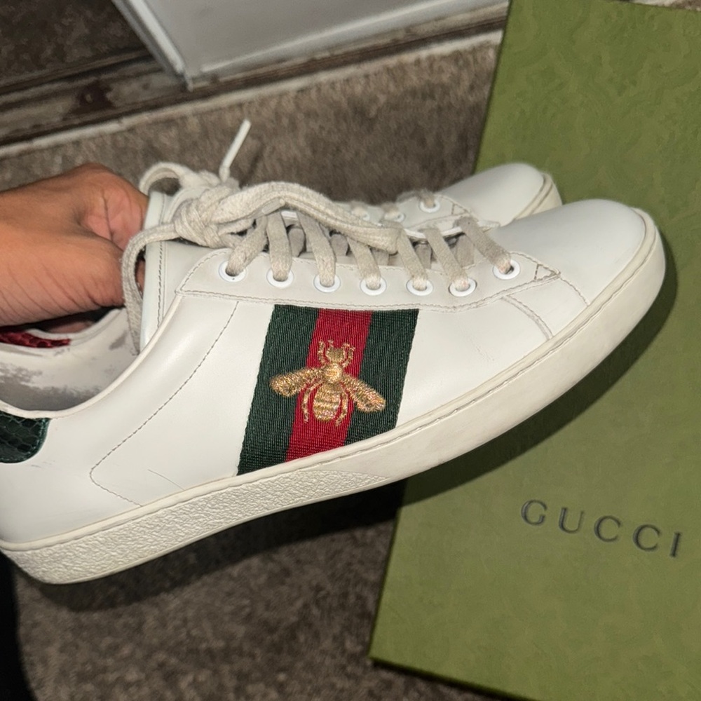 Gucci White Leather Sneakers with Red and Green Stripe